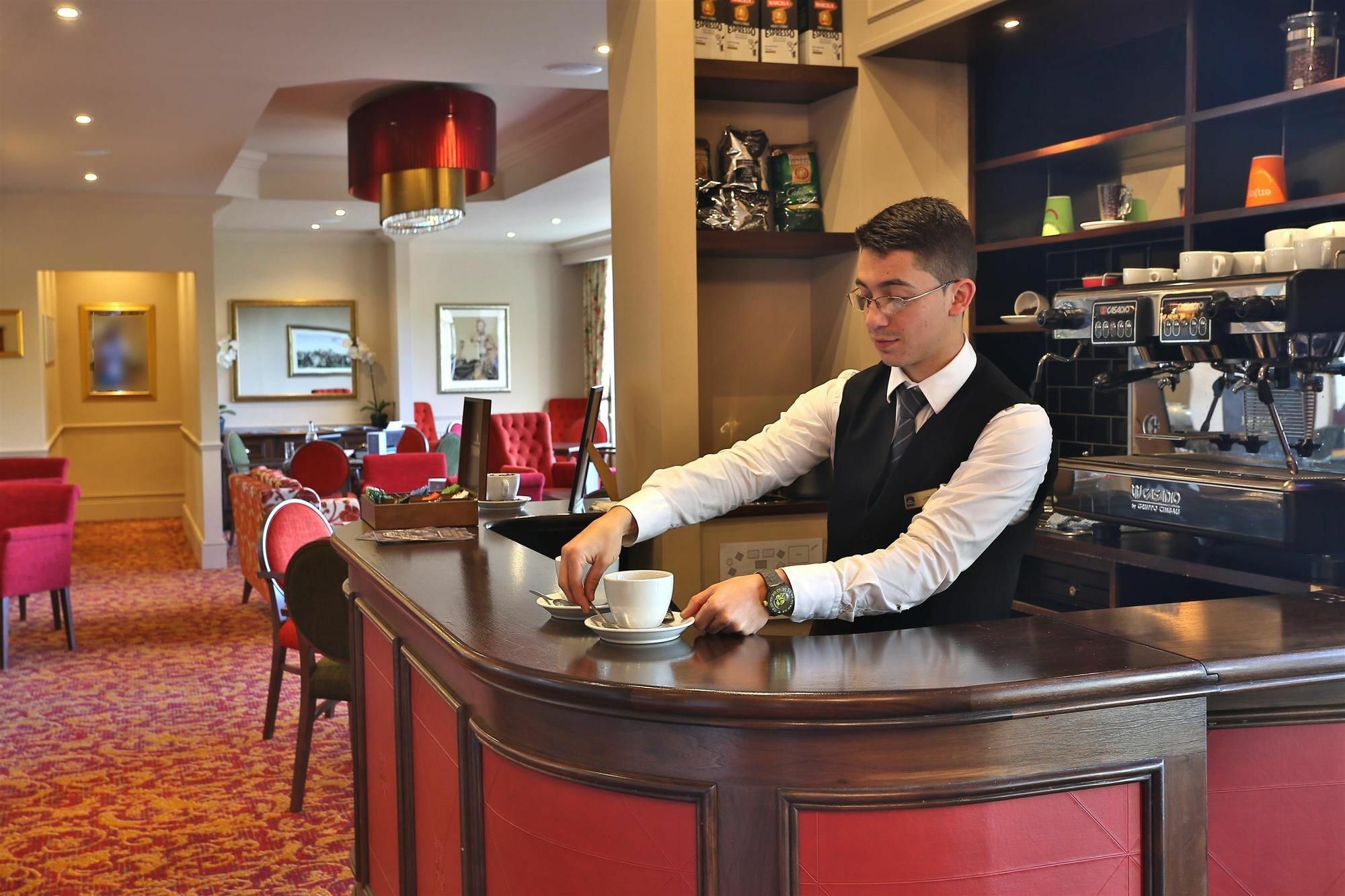 เรเกท เมเนอร์ โฮเต็ล Hotel ไรเกท ภายนอก รูปภาพ