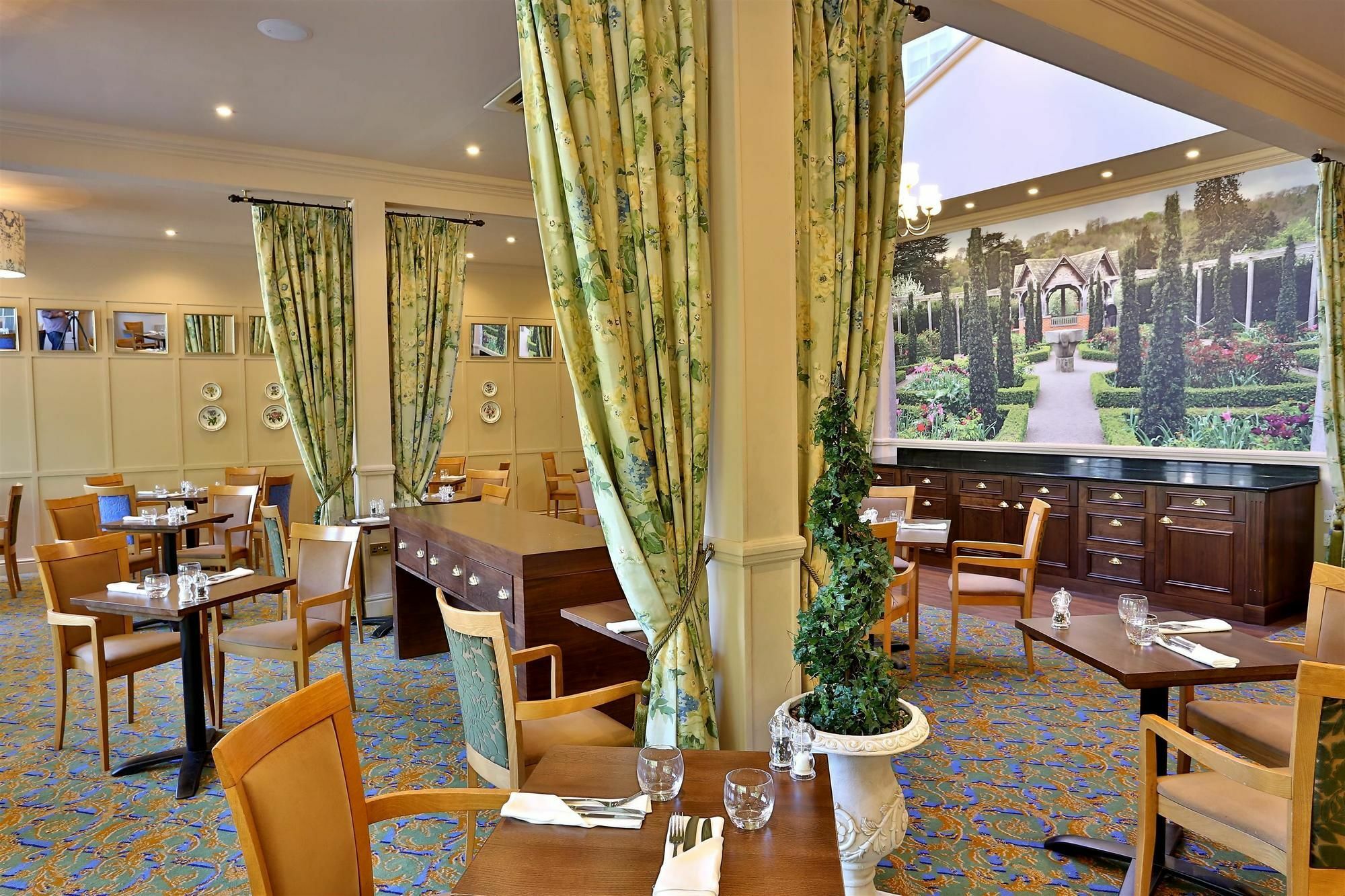 เรเกท เมเนอร์ โฮเต็ล Hotel ไรเกท ภายนอก รูปภาพ